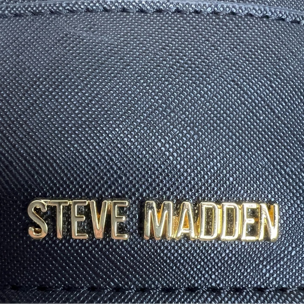 STEVE MADDEN CARD HOLDER - Picture 5 of 8